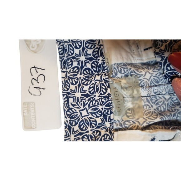 Athleta Bermuda Shorts Womens Blue White 6 Stretch Cuffed All Over Print  #44257 - Picture 16 of 16
